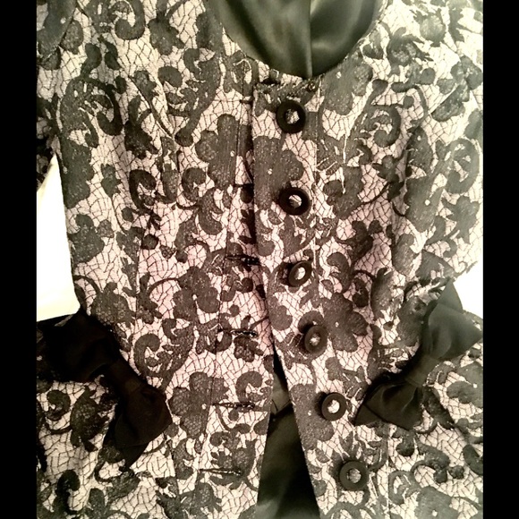 Runway Unique baroque sculptured bottom detail. - Picture 6 of 8